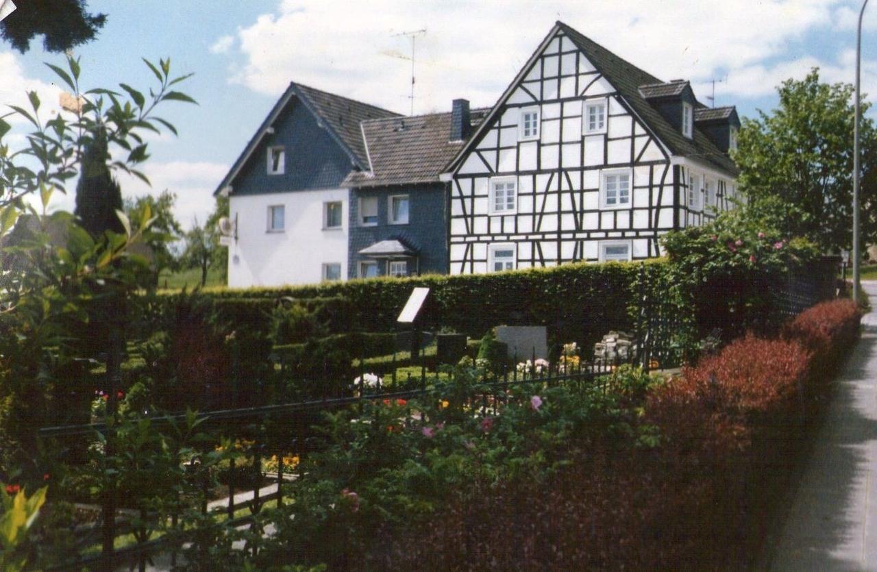 Monteurhotel Garni Alter Olper Hof Lindlar Exterior foto